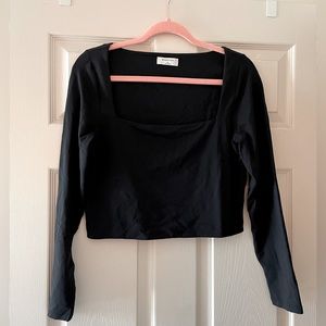 NWOT Babaton
CONTOUR SQUARENECK LONGSLEEVE Aritzia
